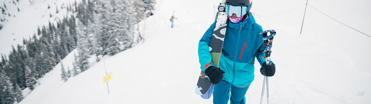 woman hiking highland bowl in meadow scarlett kit 