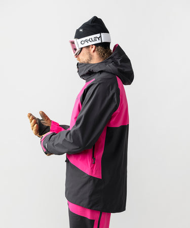 studio on-model image of strafe outerwear 2023 nomad 3l shell jacket in fuchsia color