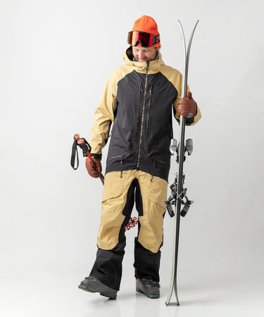 studio on-model image of strafe outerwear 2023 ms sickbird 3l shell suit in dune color
