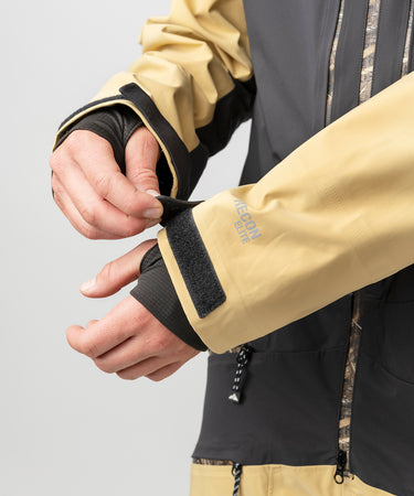 studio on-model image of strafe outerwear 2023 ms sickbird 3l shell suit in dune color
