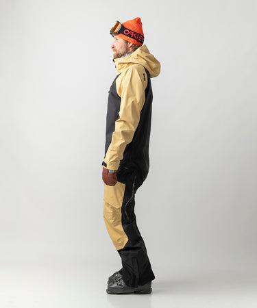 studio on-model image of strafe outerwear 2023 ms sickbird 3l shell suit in dune color
