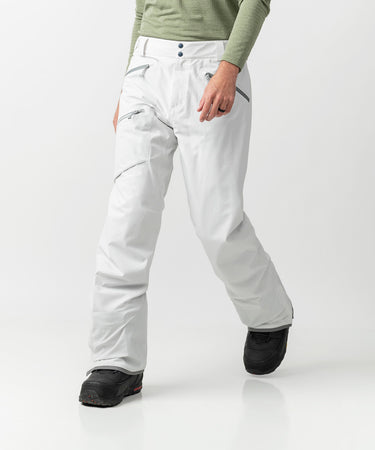 studio on-model image of strafe outerwear 2023 summit 2l insulated pant in frost grey color
