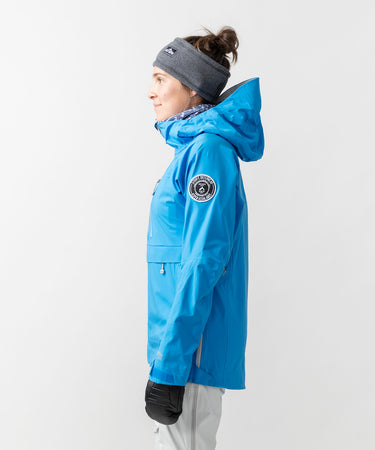 studio on-model image of strafe outerwear 2023 lynx 3l shell pullover in cobalt color