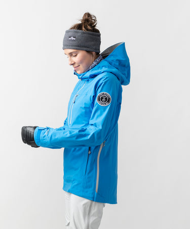 studio on-model image of strafe outerwear 2023 lynx 3l shell pullover in cobalt color