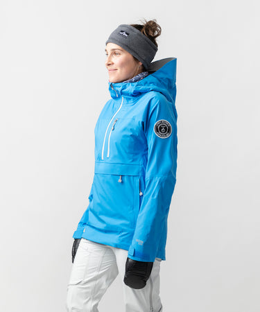 studio on-model image of strafe outerwear 2023 lynx 3l shell pullover in cobalt color