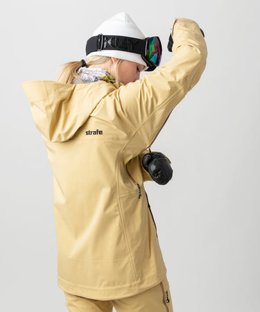 studio on-model image of strafe outerwear 2023 lynx 3l shell pullover in dune color