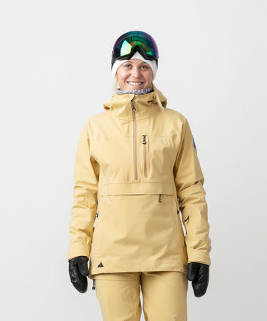 studio on-model image of strafe outerwear 2023 lynx 3l shell pullover in dune color