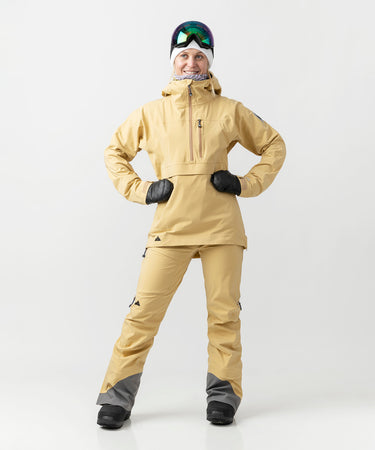 studio on-model image of strafe outerwear 2023 lynx 3l shell pullover in dune color
