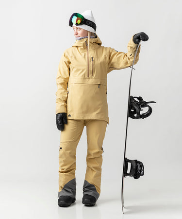 studio on-model image of strafe outerwear 2023 lynx 3l shell pullover in dune color