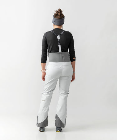 studio on-model image of strafe outerwear 2023 willow 3l shell half bib in frost grey color