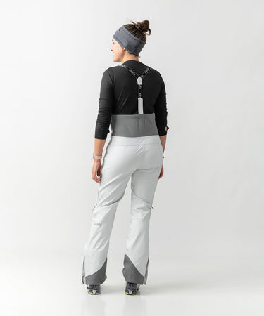 studio on-model image of strafe outerwear 2023 willow 3l shell half bib in frost grey color