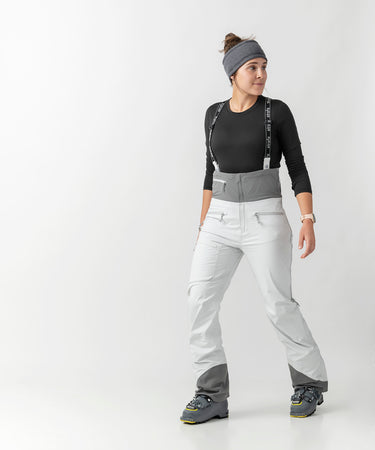 studio on-model image of strafe outerwear 2023 willow 3l shell half bib in frost grey color
