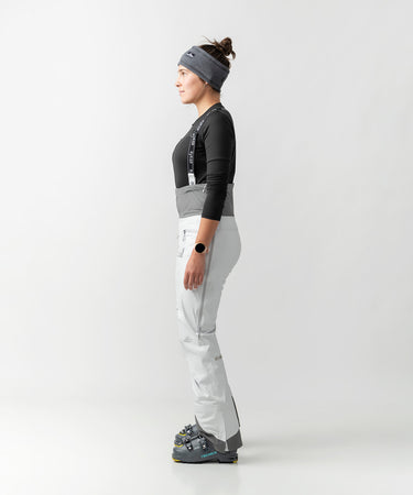 studio on-model image of strafe outerwear 2023 willow 3l shell half bib in frost grey color