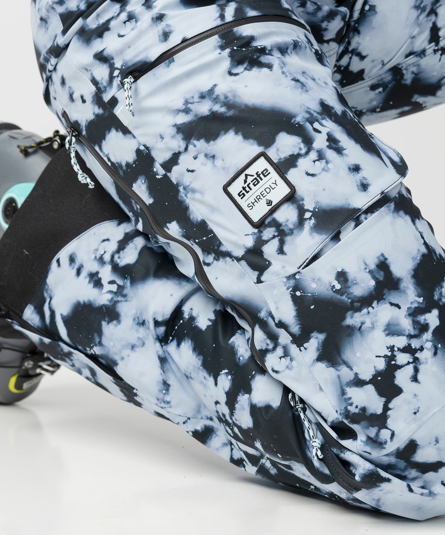 新品 Strafe Scarlett 女性用ビブ スキー スノーボード パンツ Strafe Outerwear Scarlett Bib Pant - Women's - Women